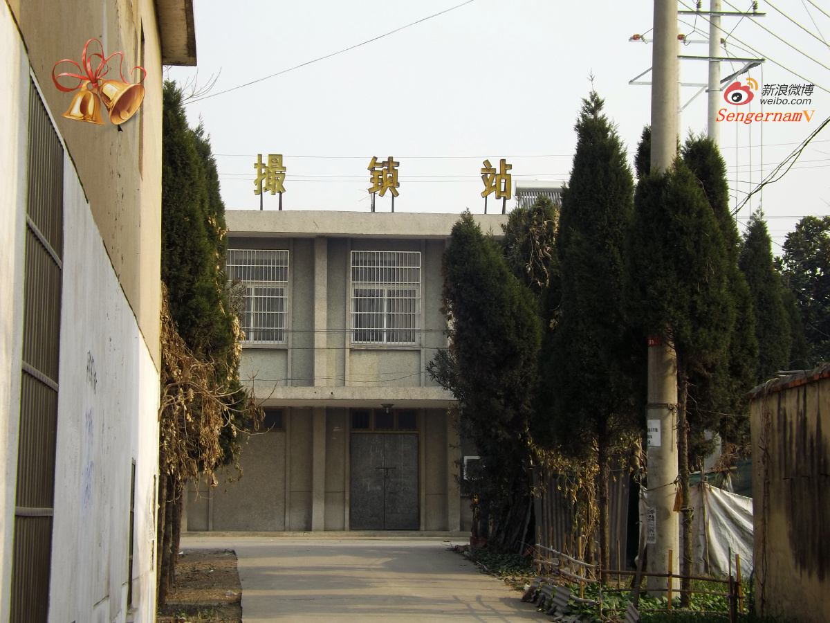 撮镇站内远处的轨道车.撮镇铁路桥上的铁丝网换新了.上局.上海大机段.