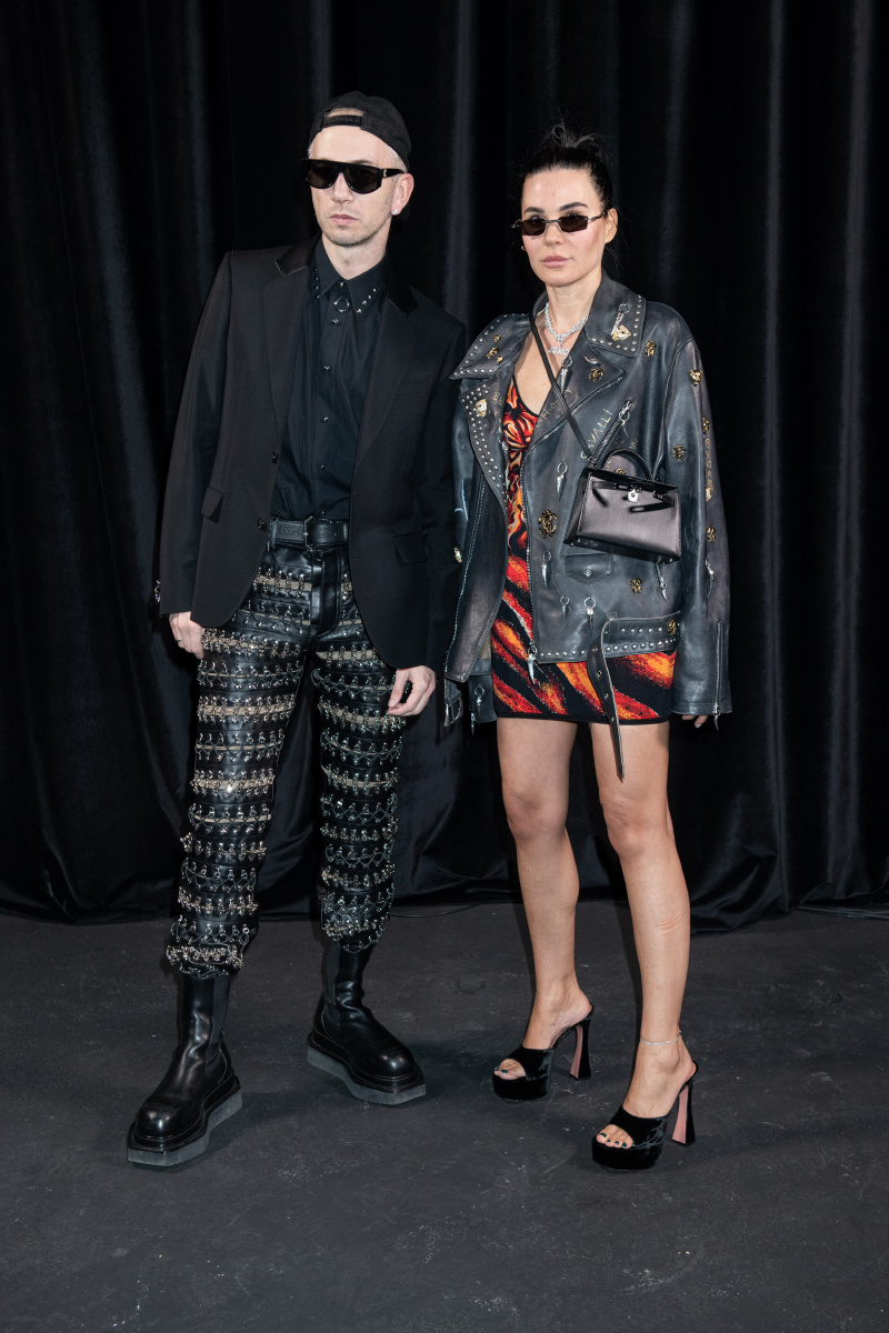 牵引合京直特的df11g0059/60机车