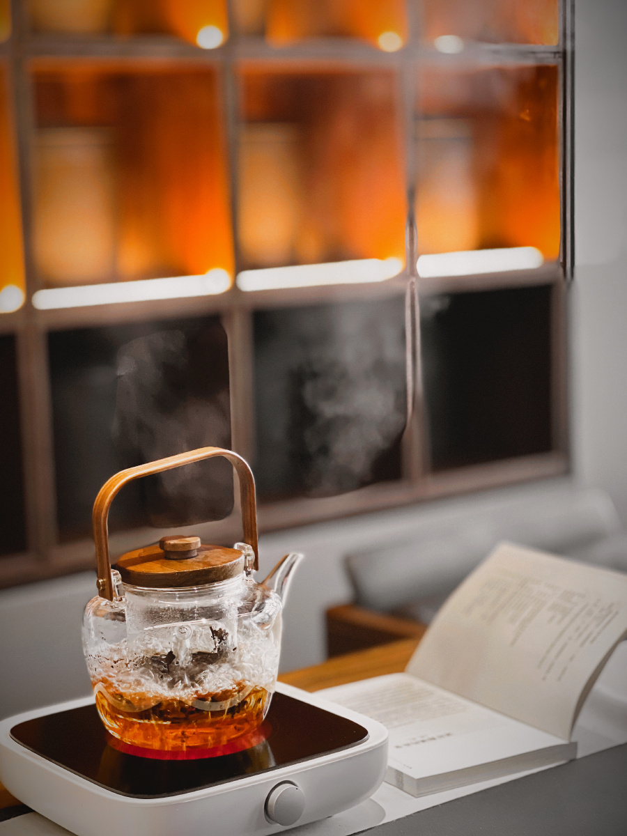 雨天适合品茶慢品香茗静听雨声温一杯静雅让心慢慢行走