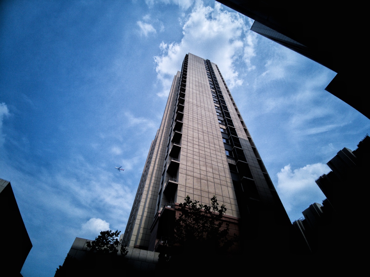 一柱擎天的高楼