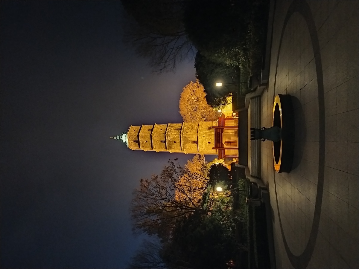 这是湖北省京山市文峰公园的文峰塔建于清朝是京山最古老的地标建筑在