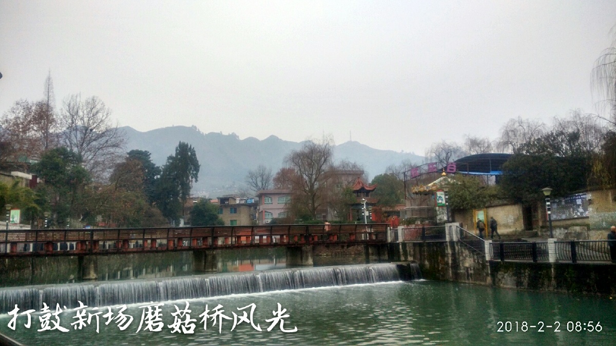 打鼓新场冬天里的河岸风光