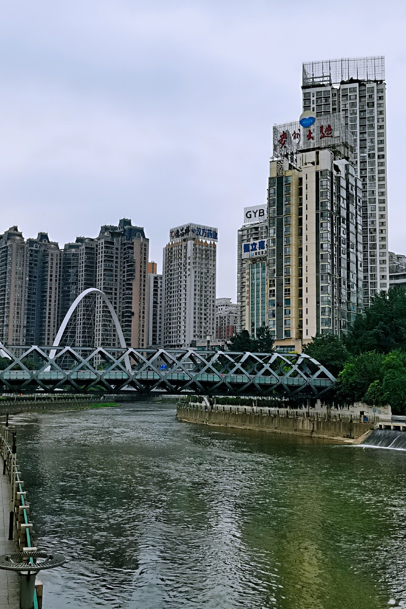 贵阳市南明区南明河人民大道的大桥远景 - 灵霄云罗先云
