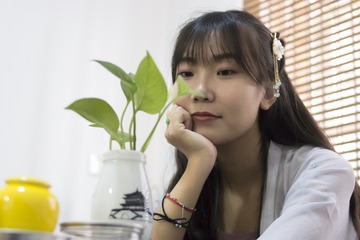 307083
