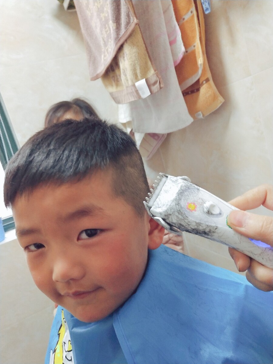 假小子发型剪头发过程