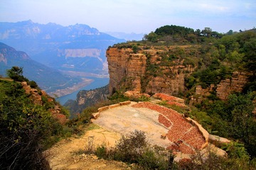 《太行山晒山楂全景》
