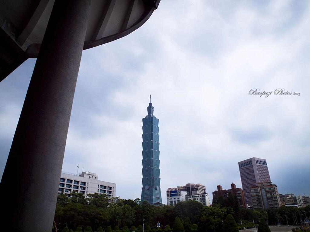 八月，远眺101大楼<br />
