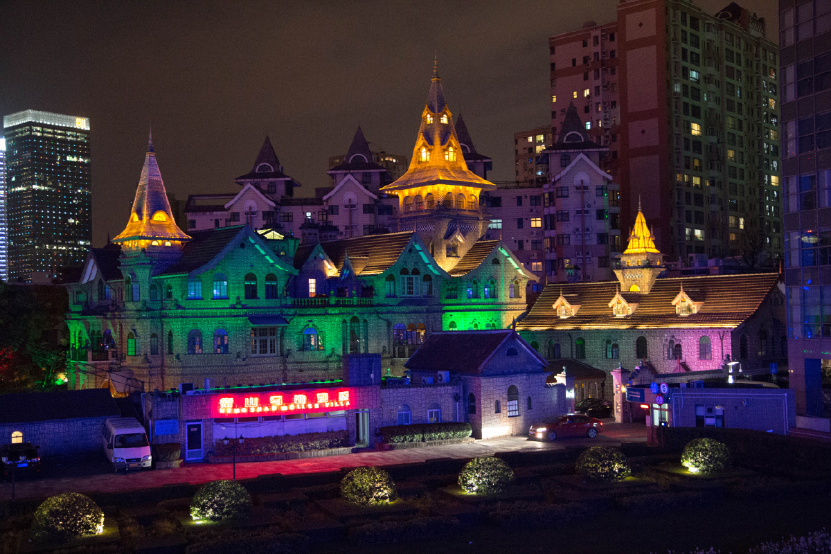 夜幕下的马勒别墅