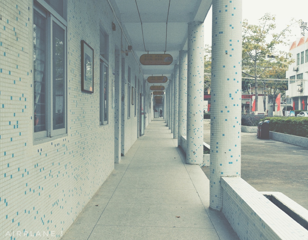 高中母校走廊所拍摄 用snapseed 调的后期