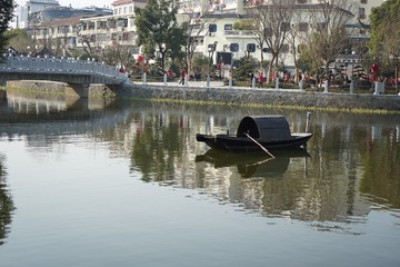 594362