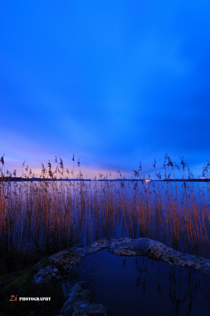 湖边夜景<br />
