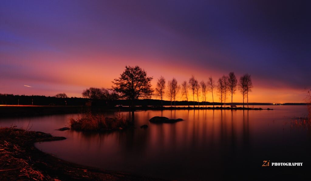 湖边夜景<br />
