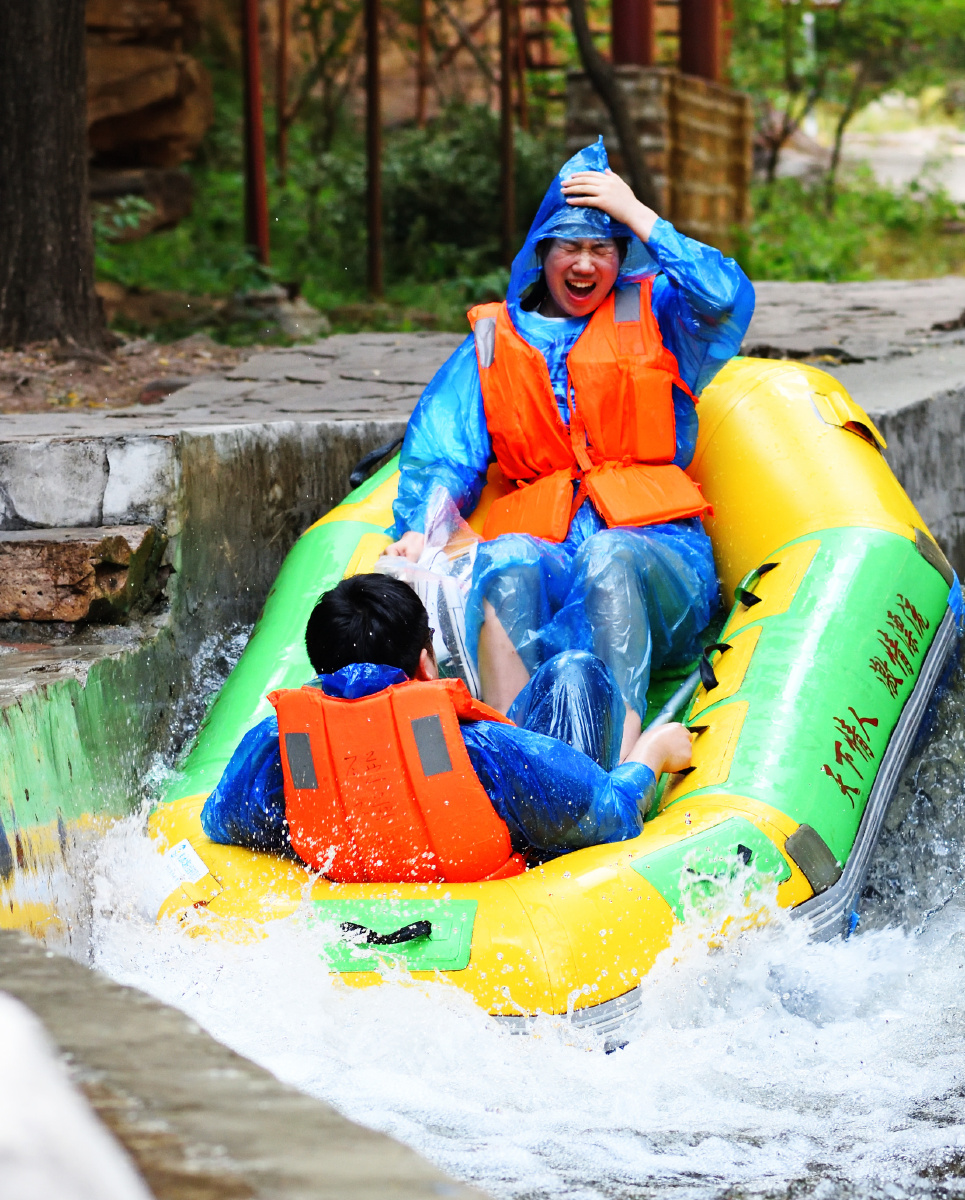 "六一"摄于河北邢台天河山.