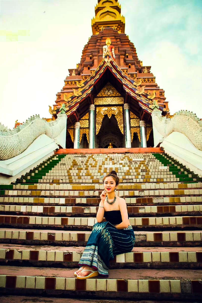 云南德宏傣族姑娘