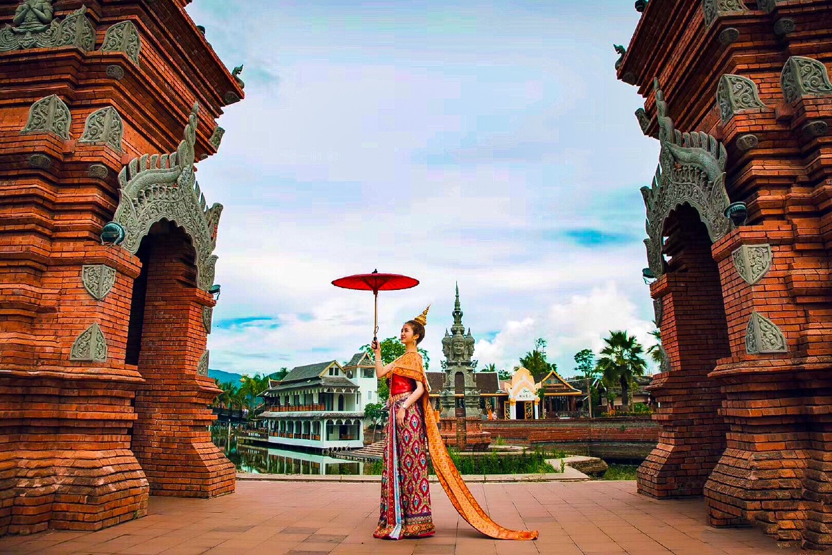 云南德宏傣族姑娘