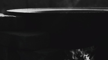 696884