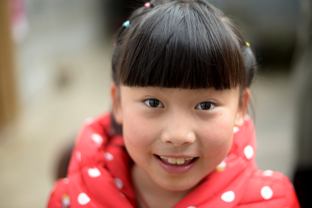 乐儿,精致的五官,微胖型小姑娘.