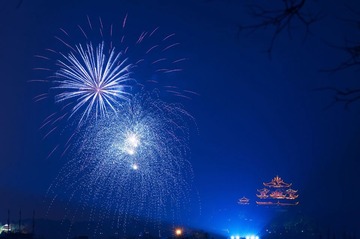 烟花盛开城隍阁