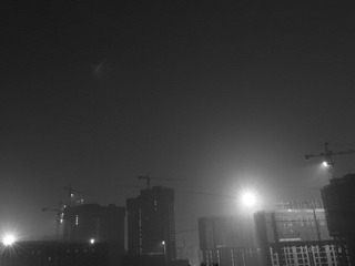 学校新球场的夜晚