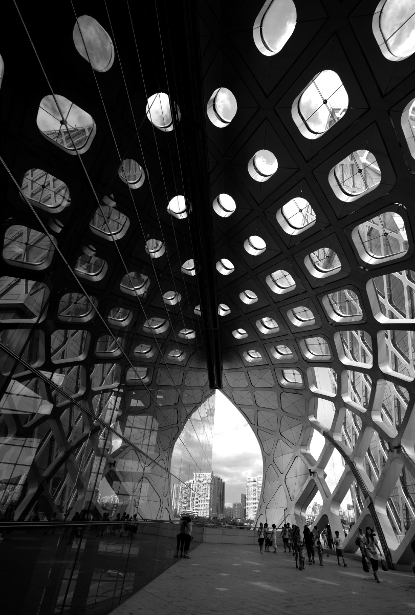 三月主题,重复元素---独特的建筑 br /> 发现镜面反射出对称构图非常