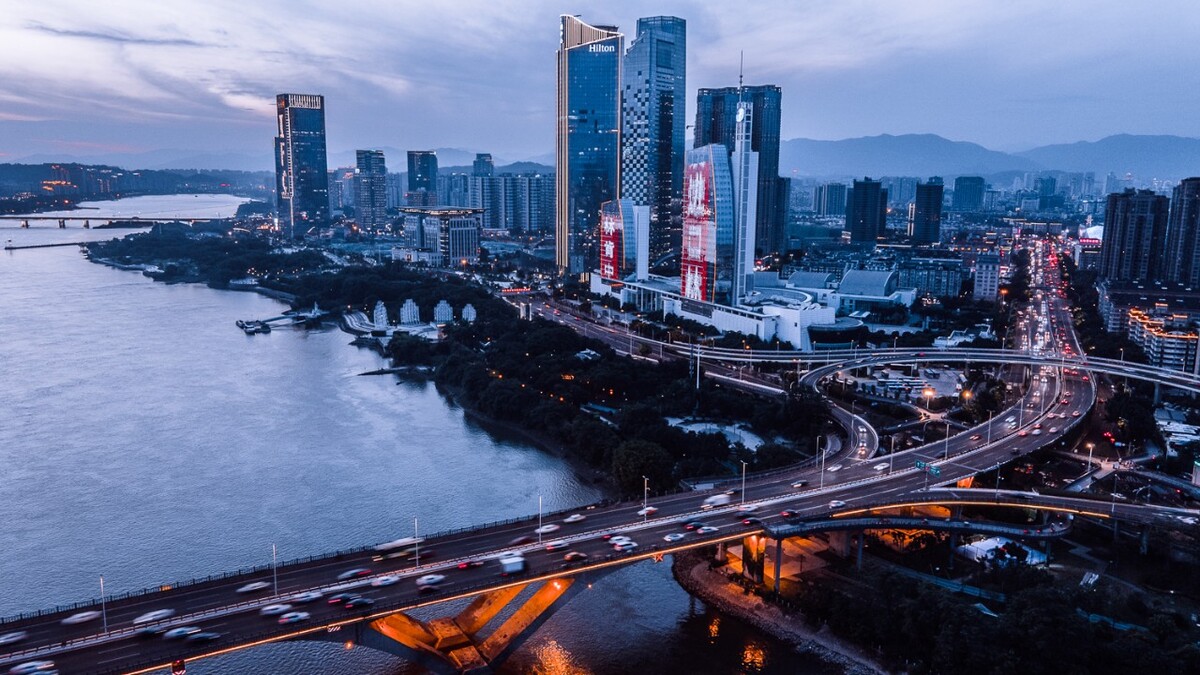 pt派通娱乐-原创苹果CEO库克:AppleCard用户可24期免息购买iPhone,还可获3%现金返还