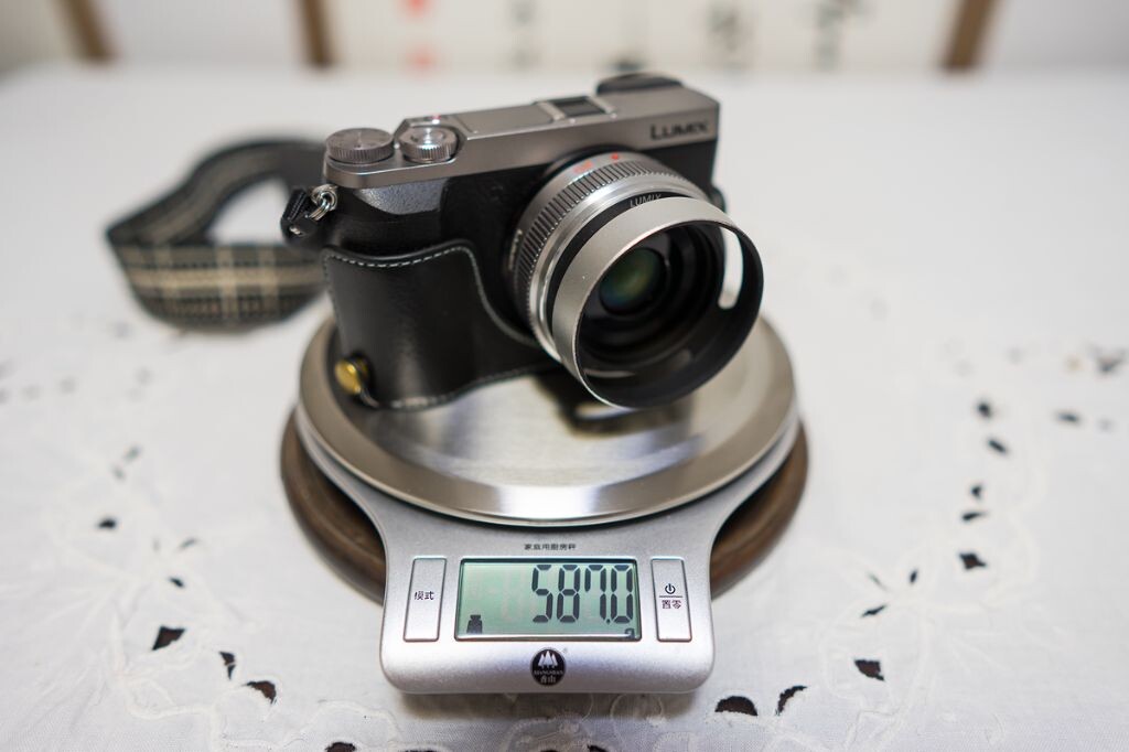 这样才是合适的微单  还有索尼APS画幅系列的机器 以及奥林巴斯