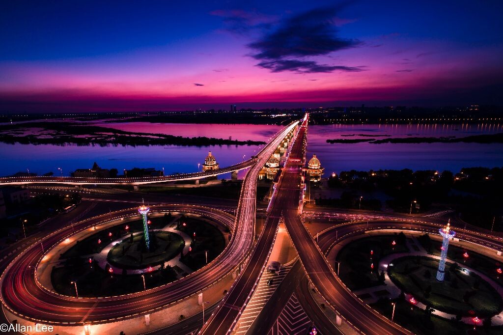 松花江公路大桥<br />
为什么老是觉着怪怪的呢？说不出哪里怪。。。