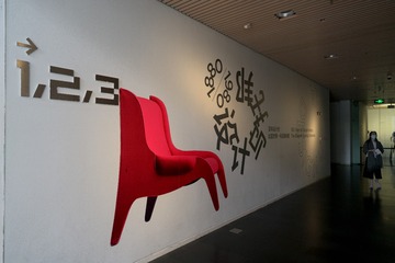 447703