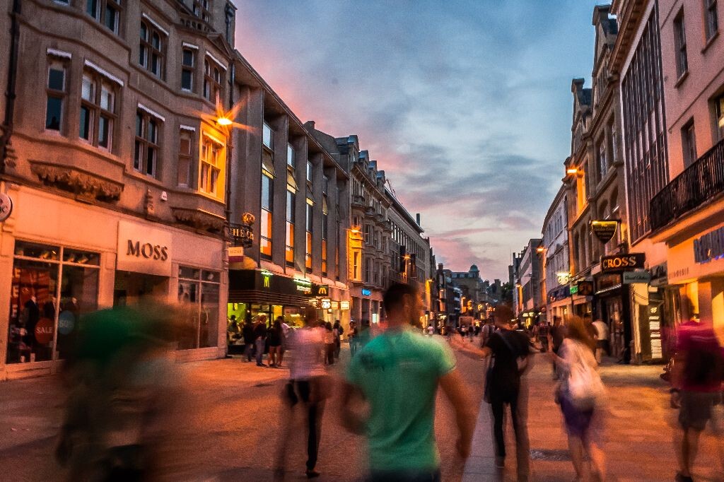 牛村傍晚<br />
Cornmarket, Oxford