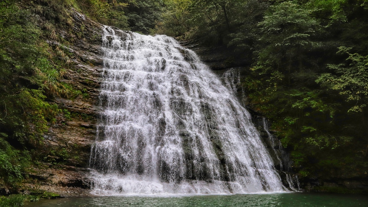 三清山玉帘瀑布水无常形