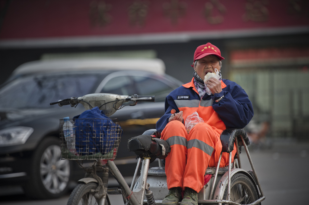 环卫工人的晚餐 - 龙飞地 - 图虫网 - 优质摄影师交流社区
