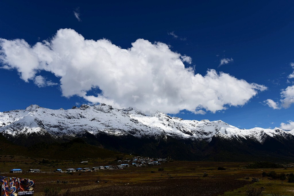 雪山下的伊甸园