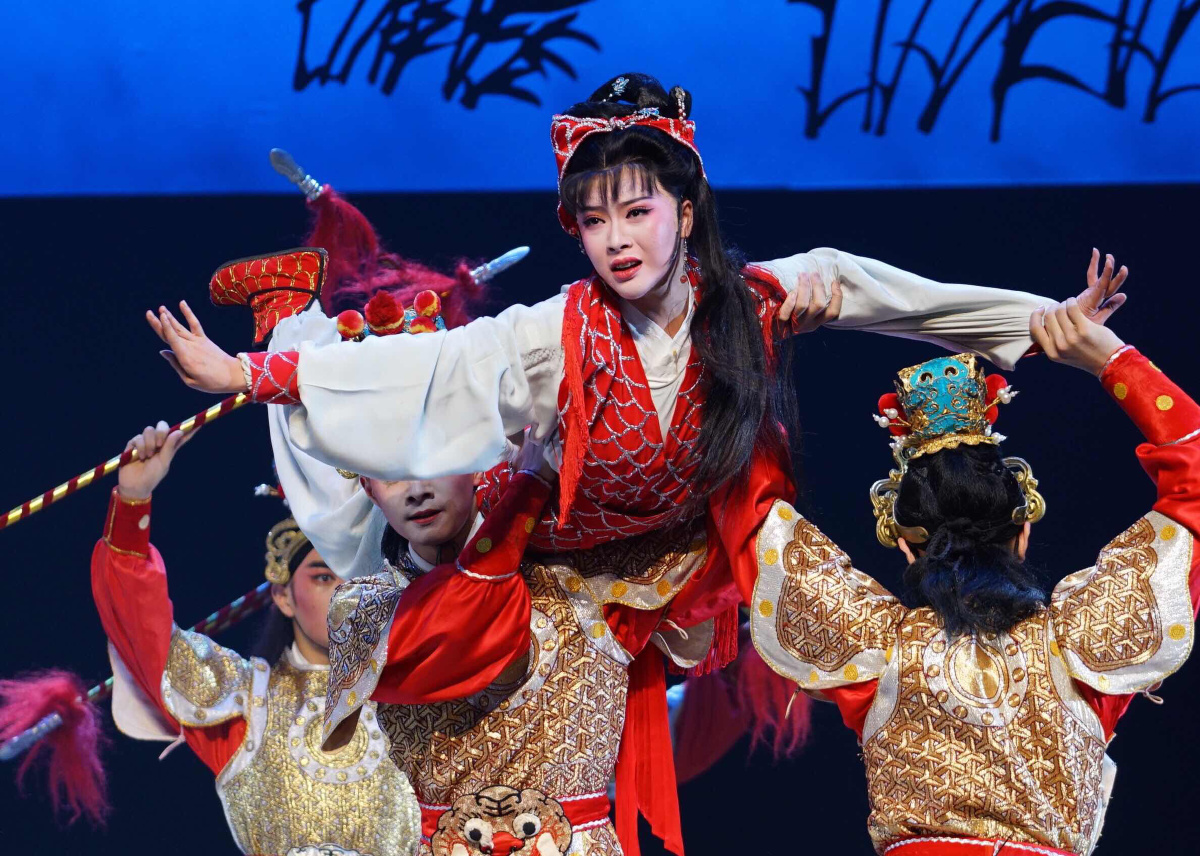 中国第四届越剧艺术节-上海越剧团追鱼剧照