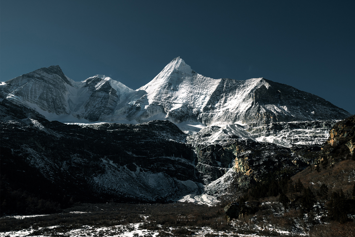稻城亚丁三神山之南峰央迈勇