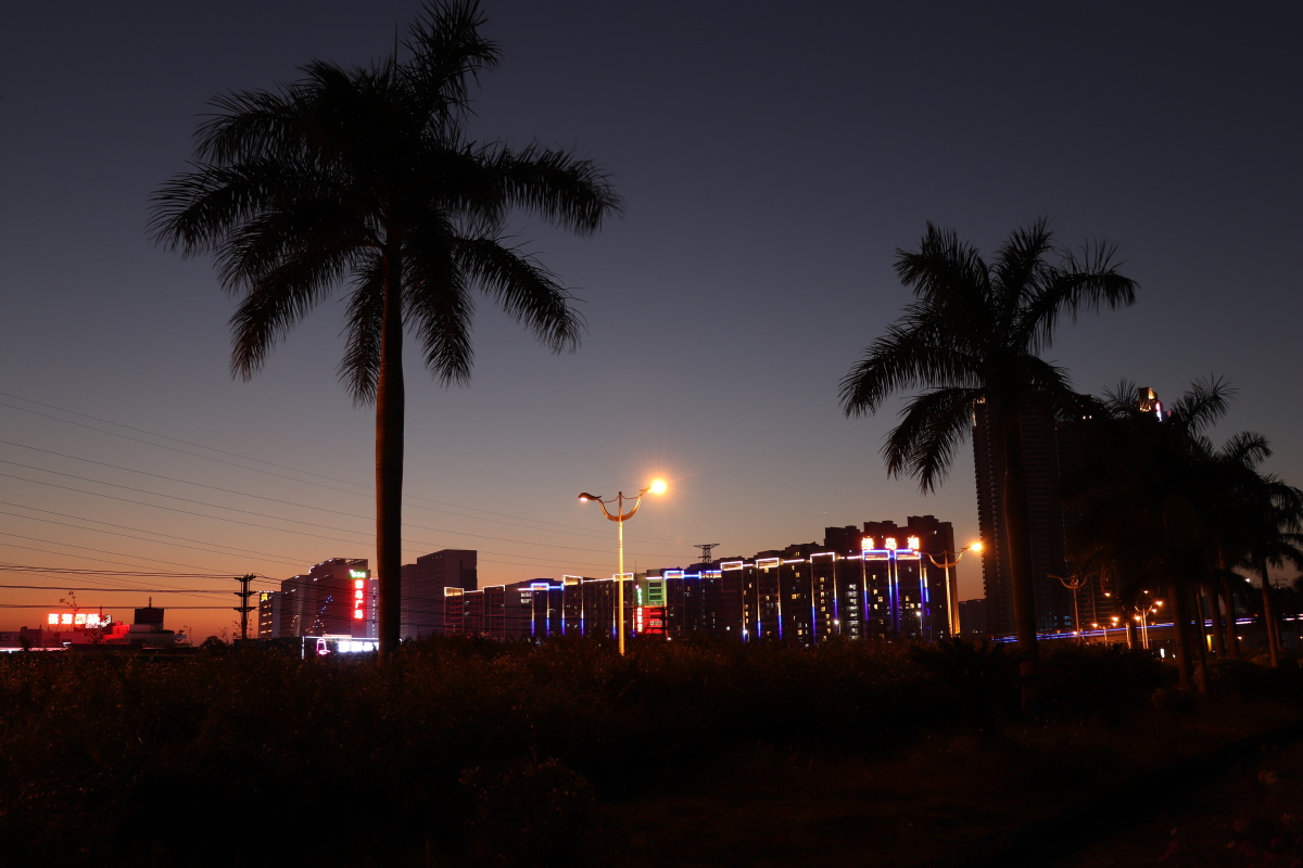 佛山季华大桥夜景试拍原片,求指导如何处理!