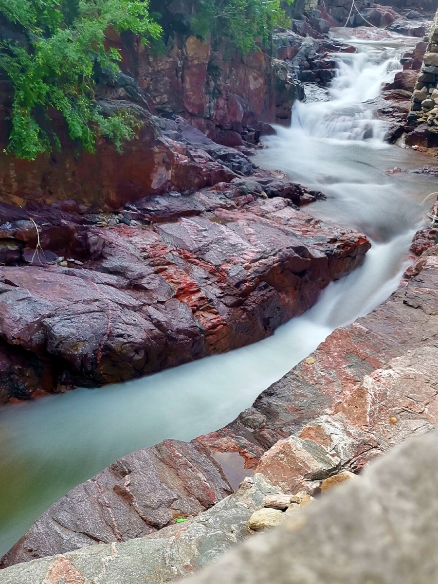 大石岩清溪美景