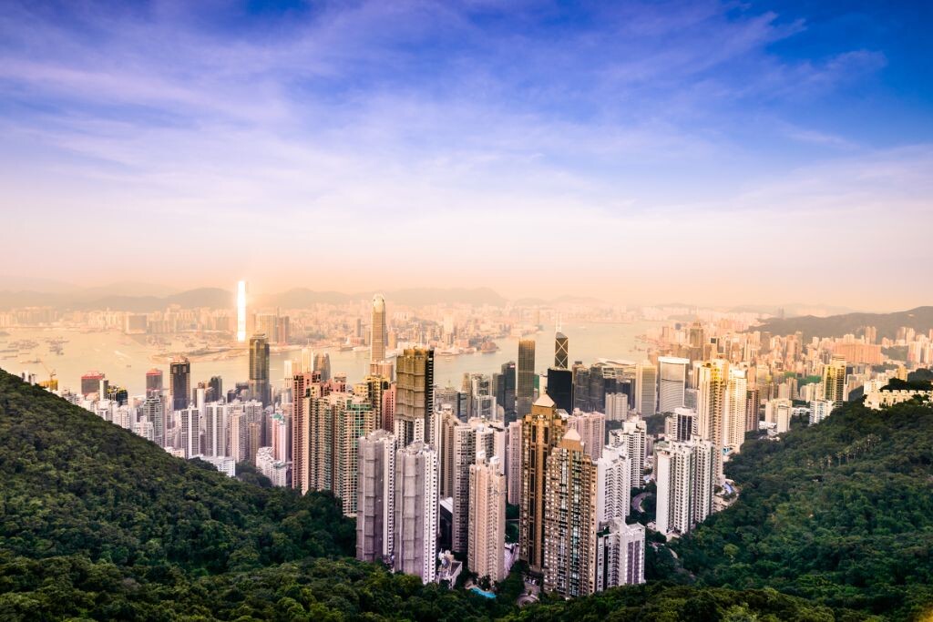 本来应该还有一张这角度的夜景，虽然是拍烂的角度，但来次香港还是想拍一下的。只是到太阳下山的加起脚架调整好机位的时候突然没电了，一张快门的电都没有了。坑爹的又没带备电，哭瞎。