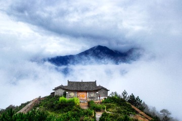 上山有座庙，庙外有座山