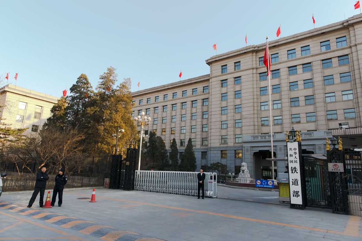 图为夕阳下的铁道部,摄于3月10日.