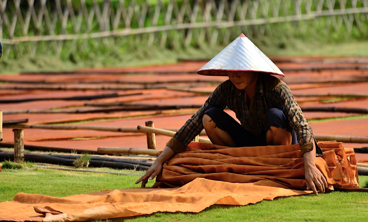 国家级非遗香云纱染整技艺晒莨