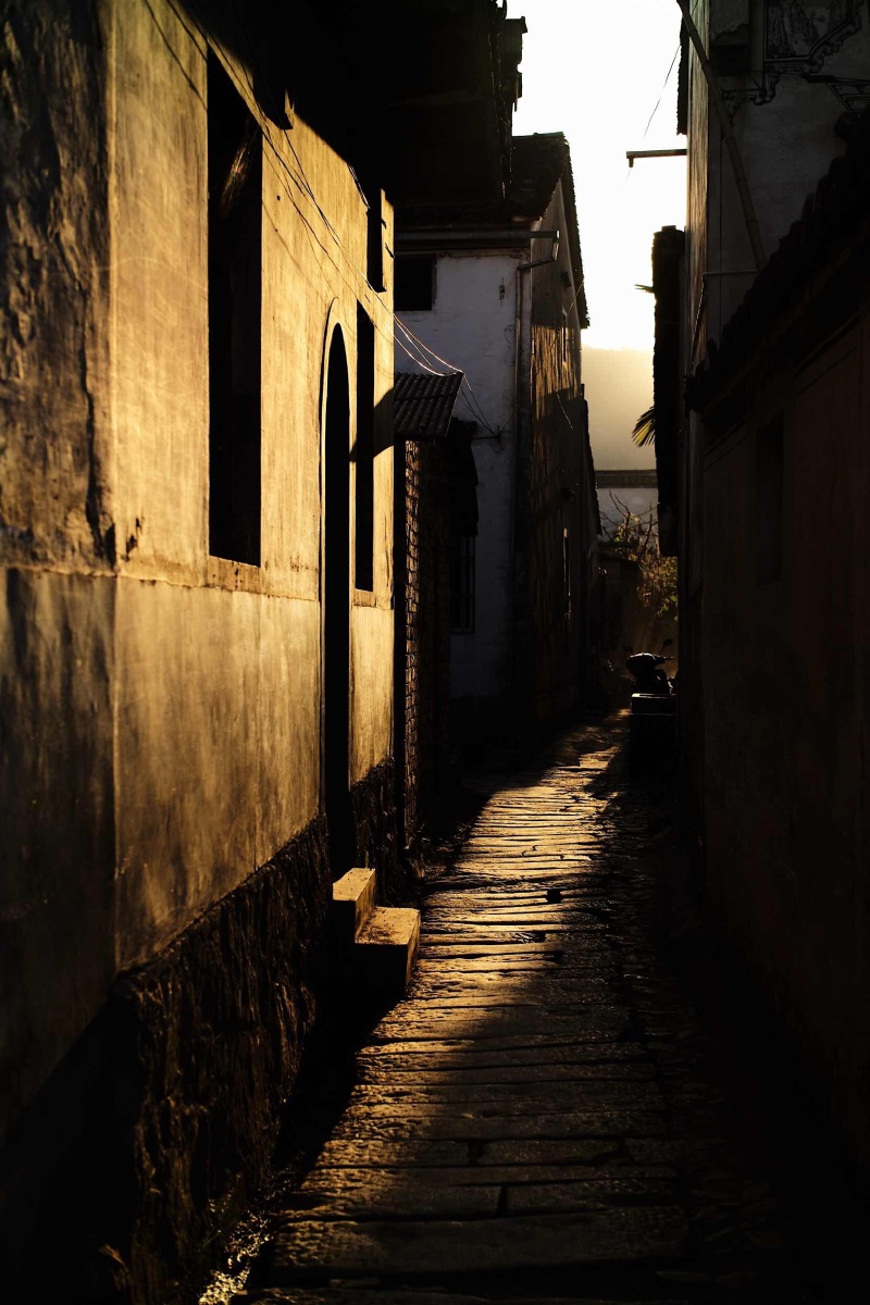 巷口夕阳斜