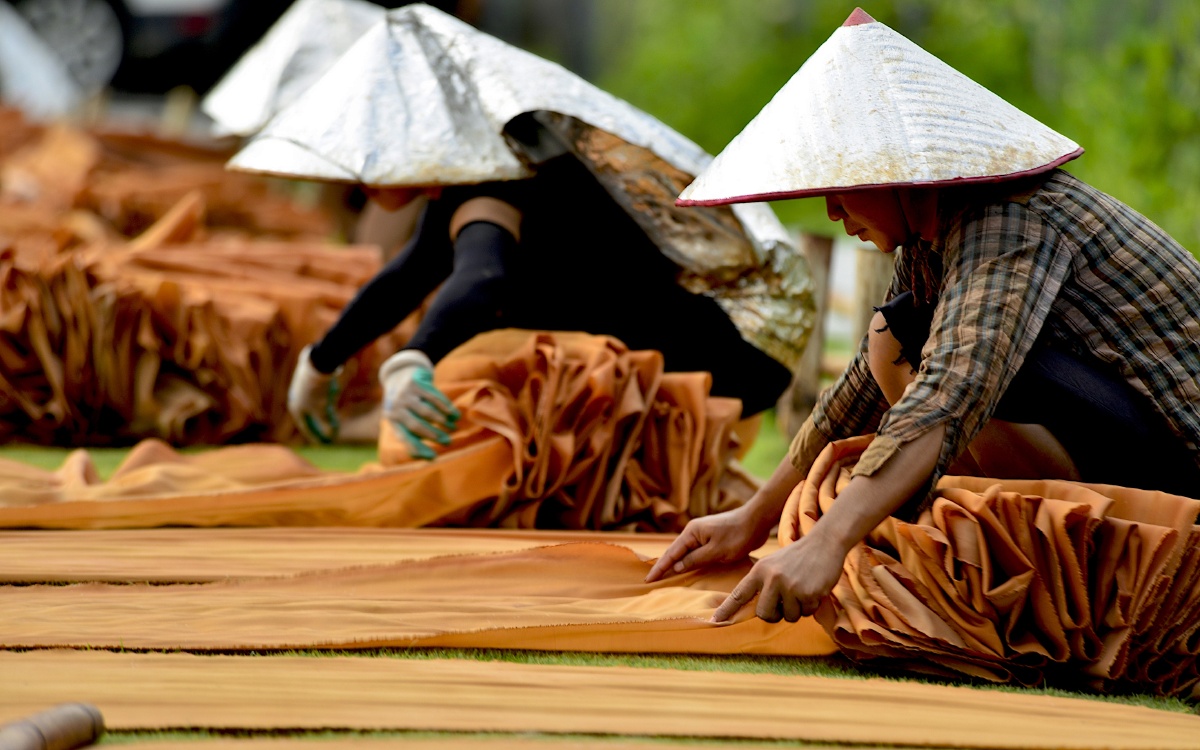 国家级非遗香云纱染整技艺晒莨