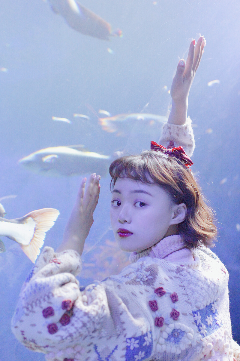 海洋馆少女写真
