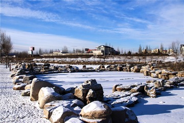 628533
