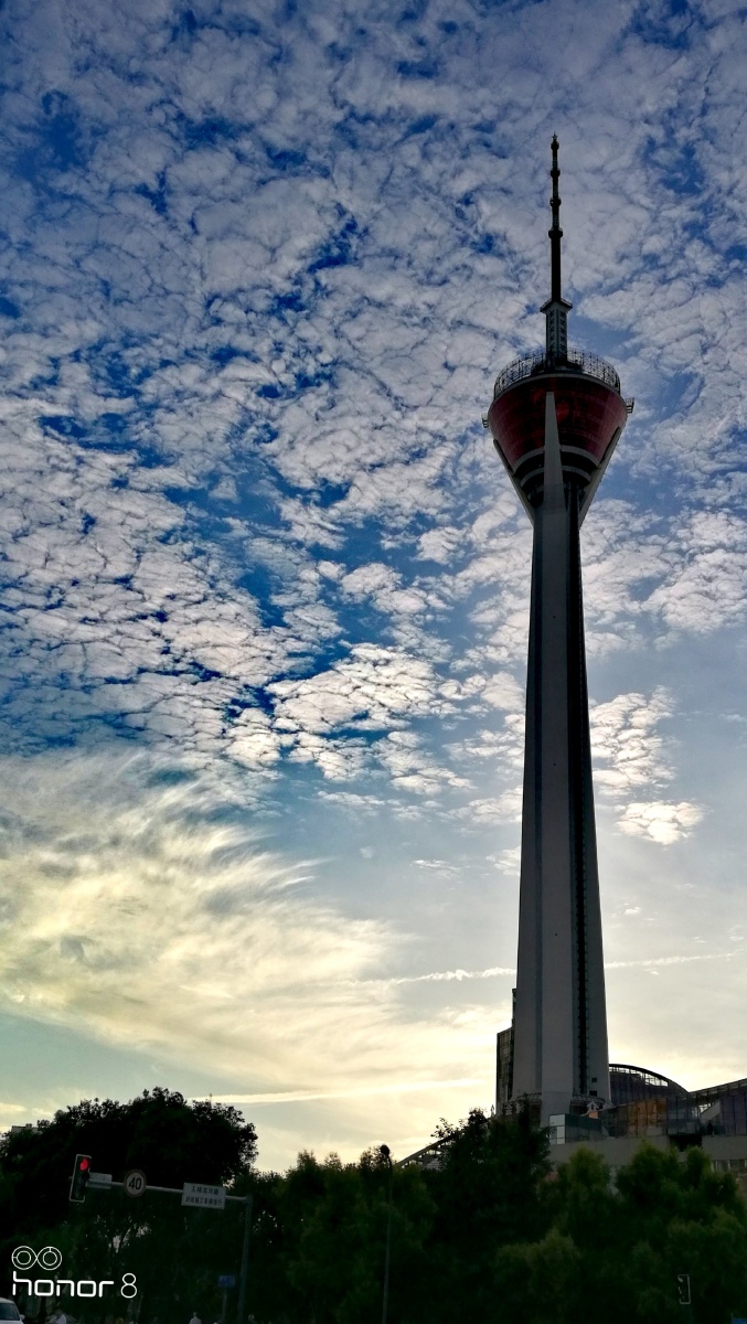 一起拍城市天际线成都电视高塔直上云霄又一景观