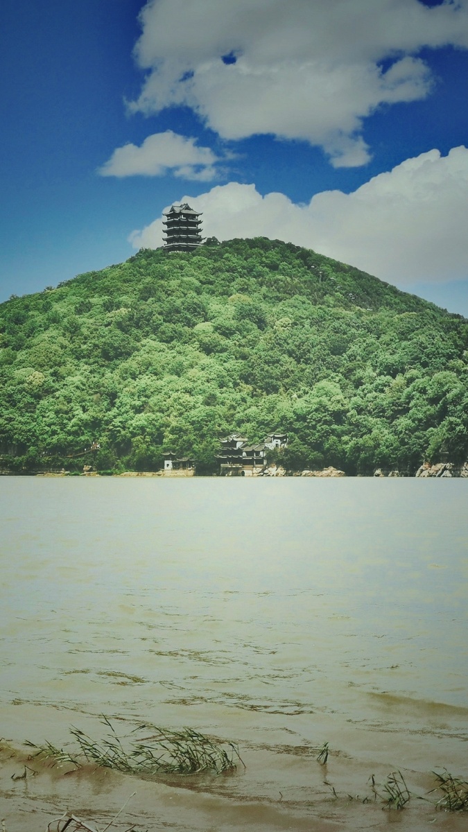 长江采石矶远眺