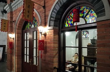 在民国的旧窗里