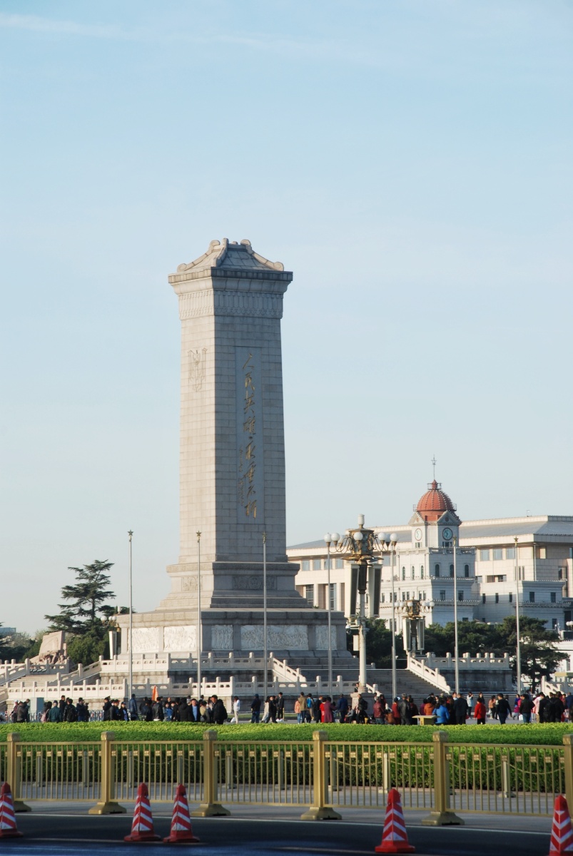 人民英雄纪念碑清明时节缅怀先人革命烈士永垂不朽