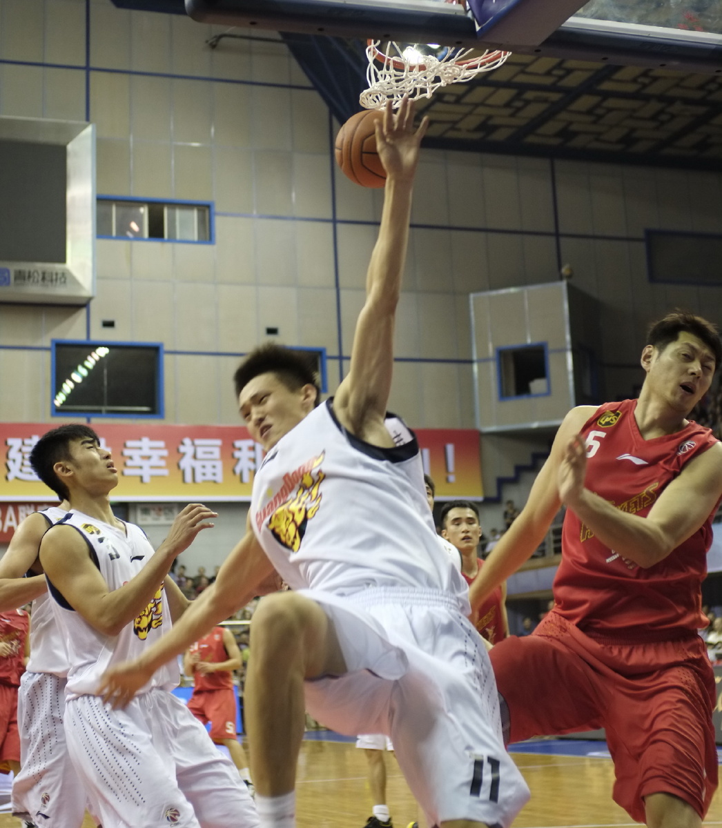 周鹏- cba, 篮球, 东莞银行队, 广东队, 宏远队, 周鹏 - 周鹏