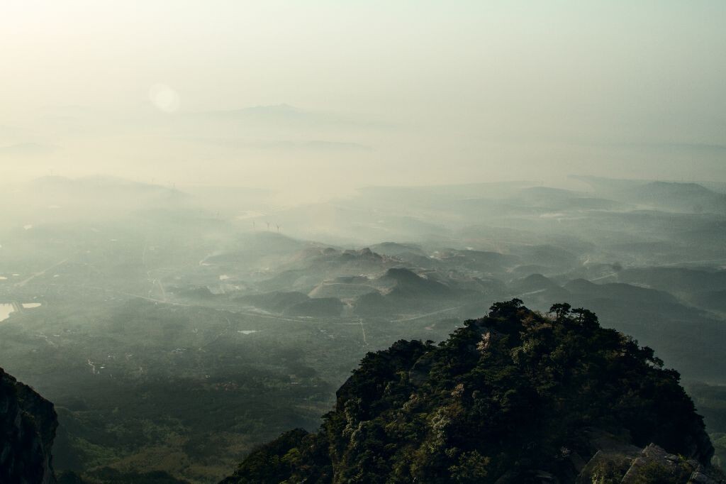 4月庐山<br />
水墨写意